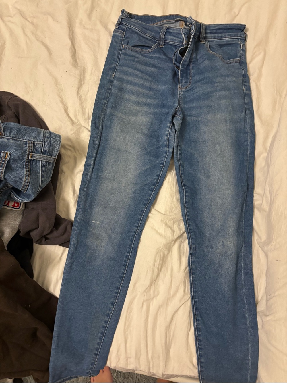 American Eagle Outfitters Women's Skinny Jeans in Medium Blue Wash
